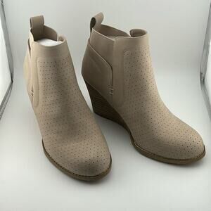 DV by Dolce Vita Boot Sz 8 Bootie Beige Soft Comfy Elastic Ankle Wedge NWOT